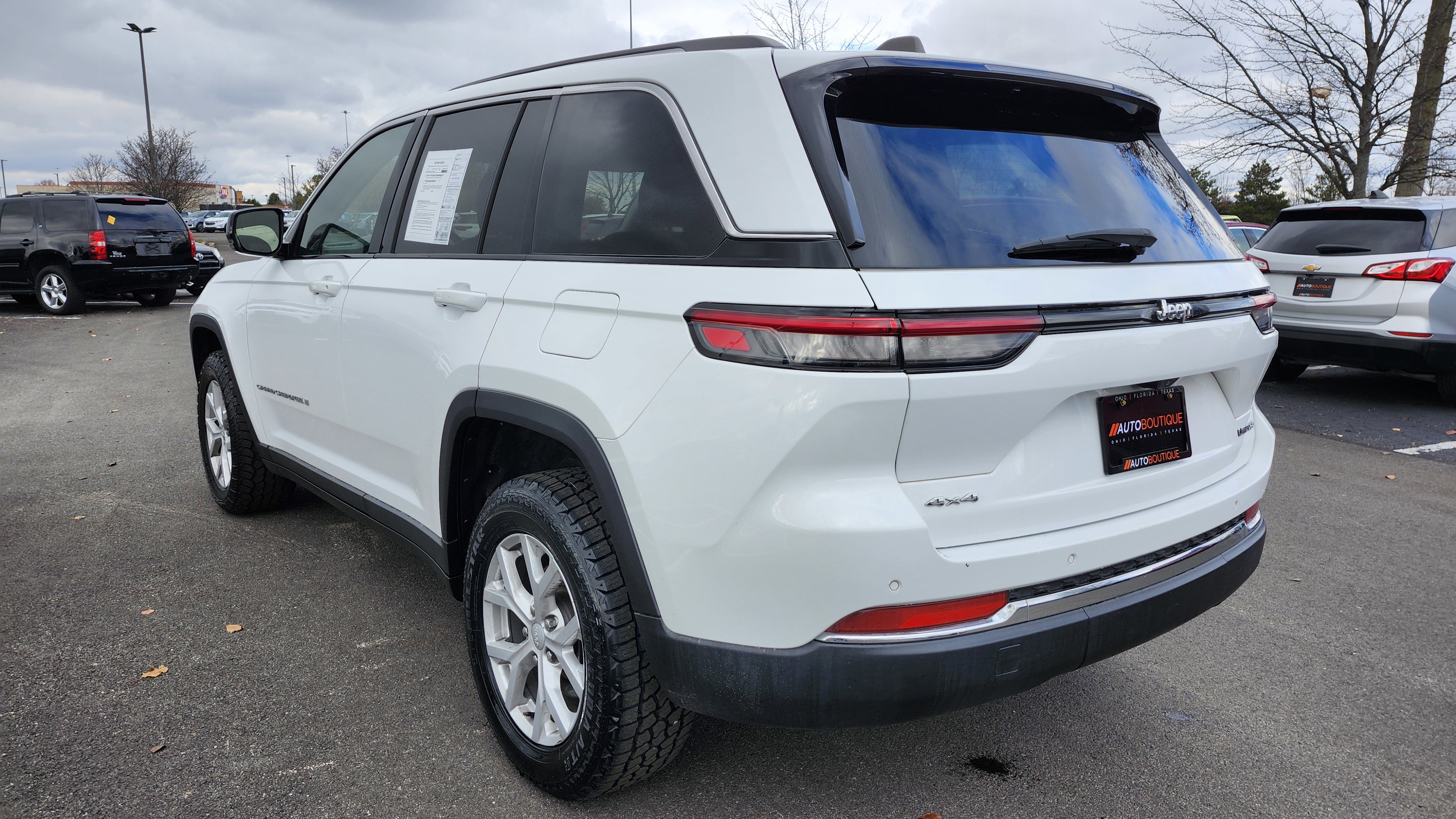 Used 2023 Jeep Grand Cherokee Limited image 16