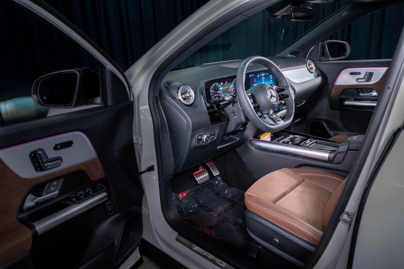 New 2025 Mercedes-Benz GLA 35 AMG 4MATIC image 10