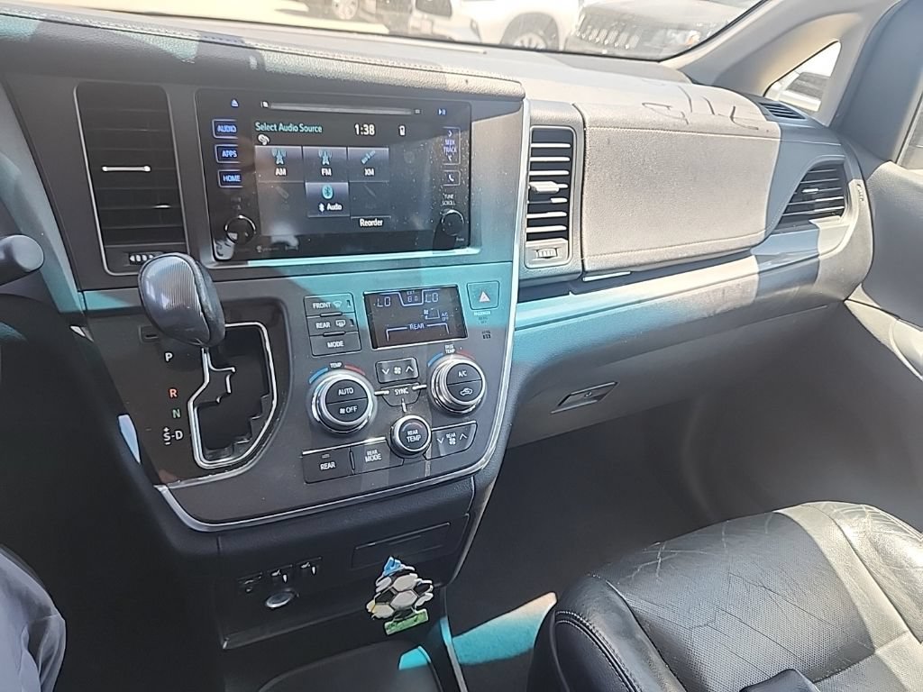 Used 2016 Toyota Sienna SE FWD image 14