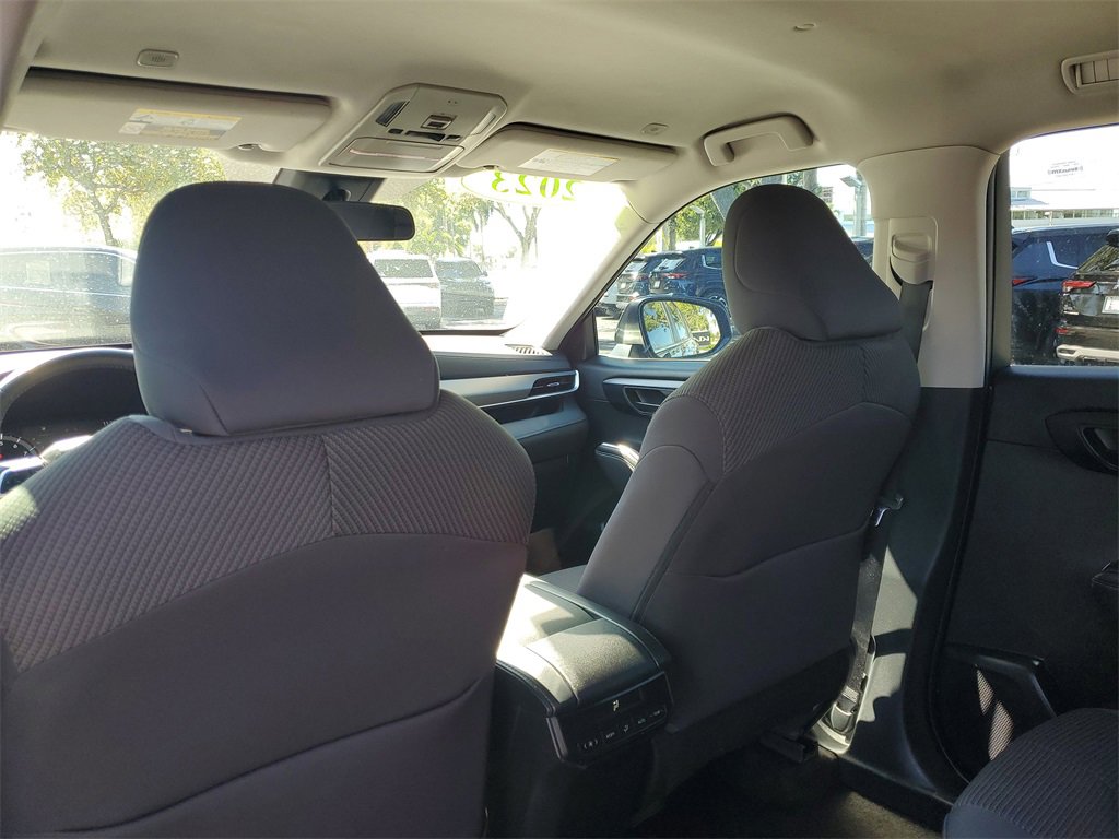 Used 2023 Toyota Highlander LE image 12