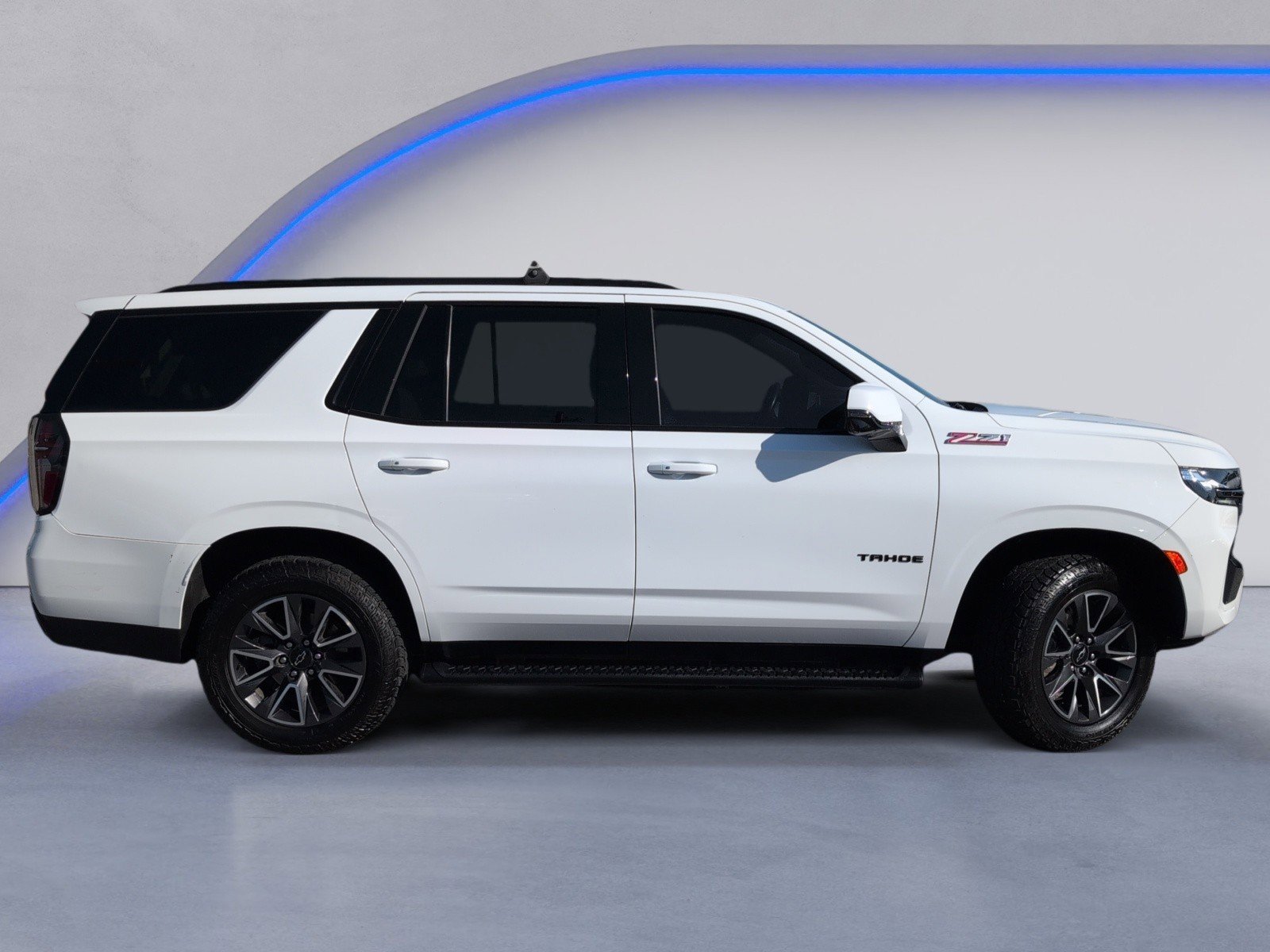 Used 2022 Chevrolet Tahoe Z71 w/ Luxury Package AWD/4WD image 3