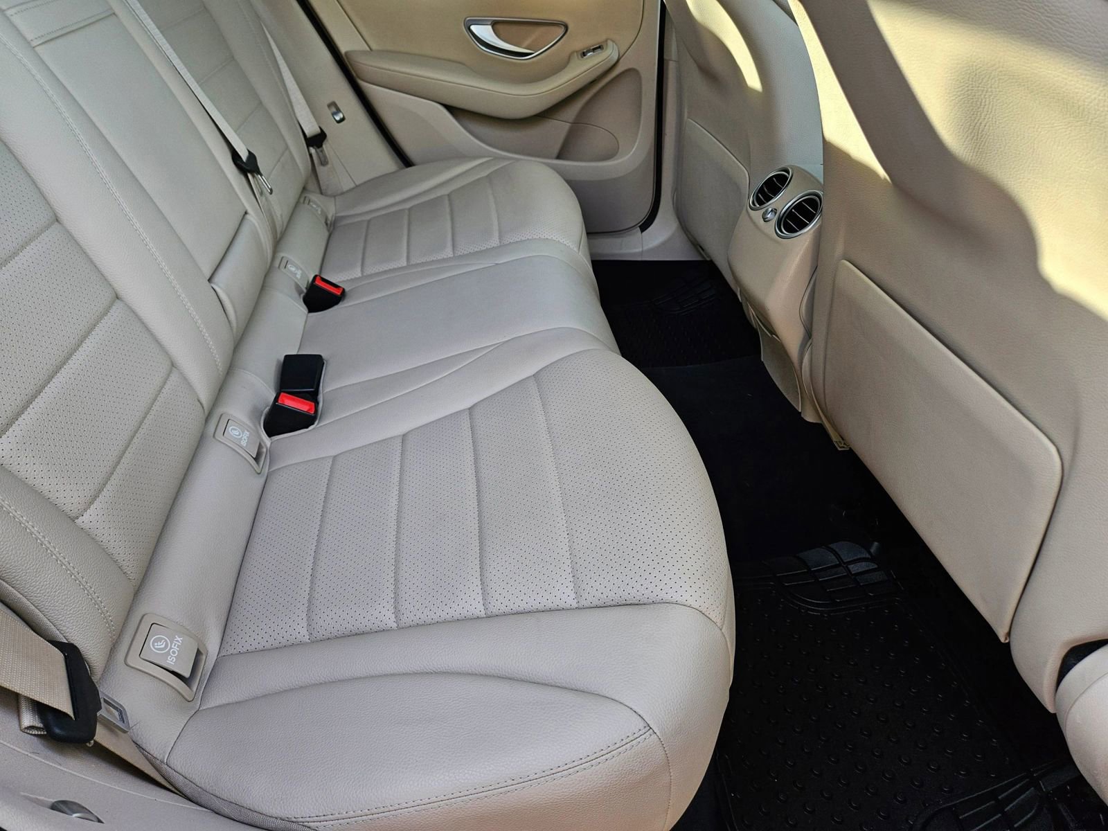 Used 2018 Mercedes-Benz GLC 300 w/ Premium Package image 14