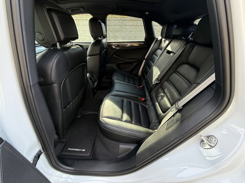 New 2026 Porsche Macan Turbo image 20