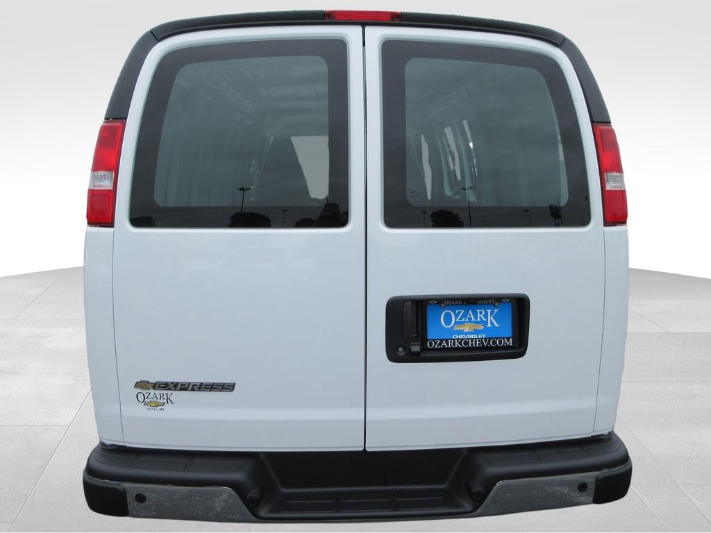 New 2026 Chevrolet Express 2500 w/ Driver Convenience Package RWD image 4
