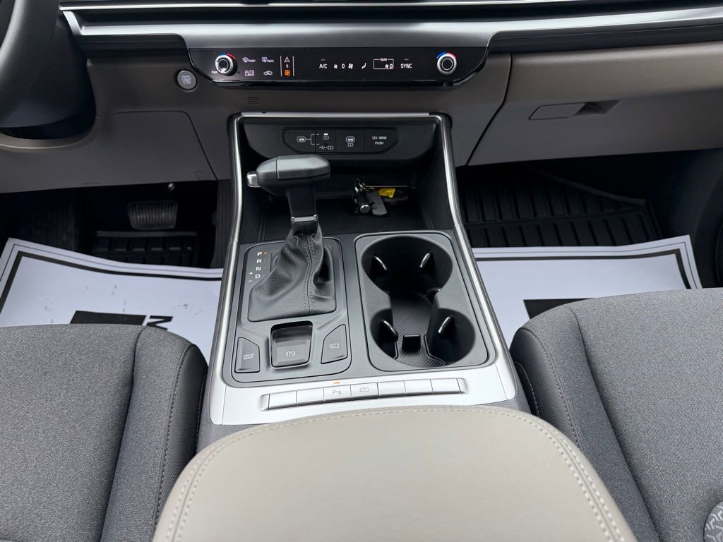New 2026 Kia Carnival LX FWD image 25