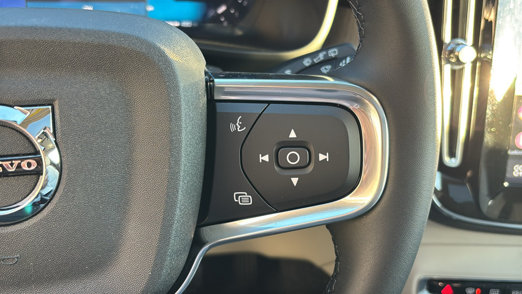 New 2026 Volvo XC40 B5 Plus w/ Protection Package Premier AWD/4WD image 18