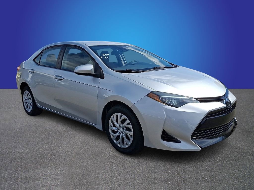 Used 2018 Toyota Corolla LE image 3