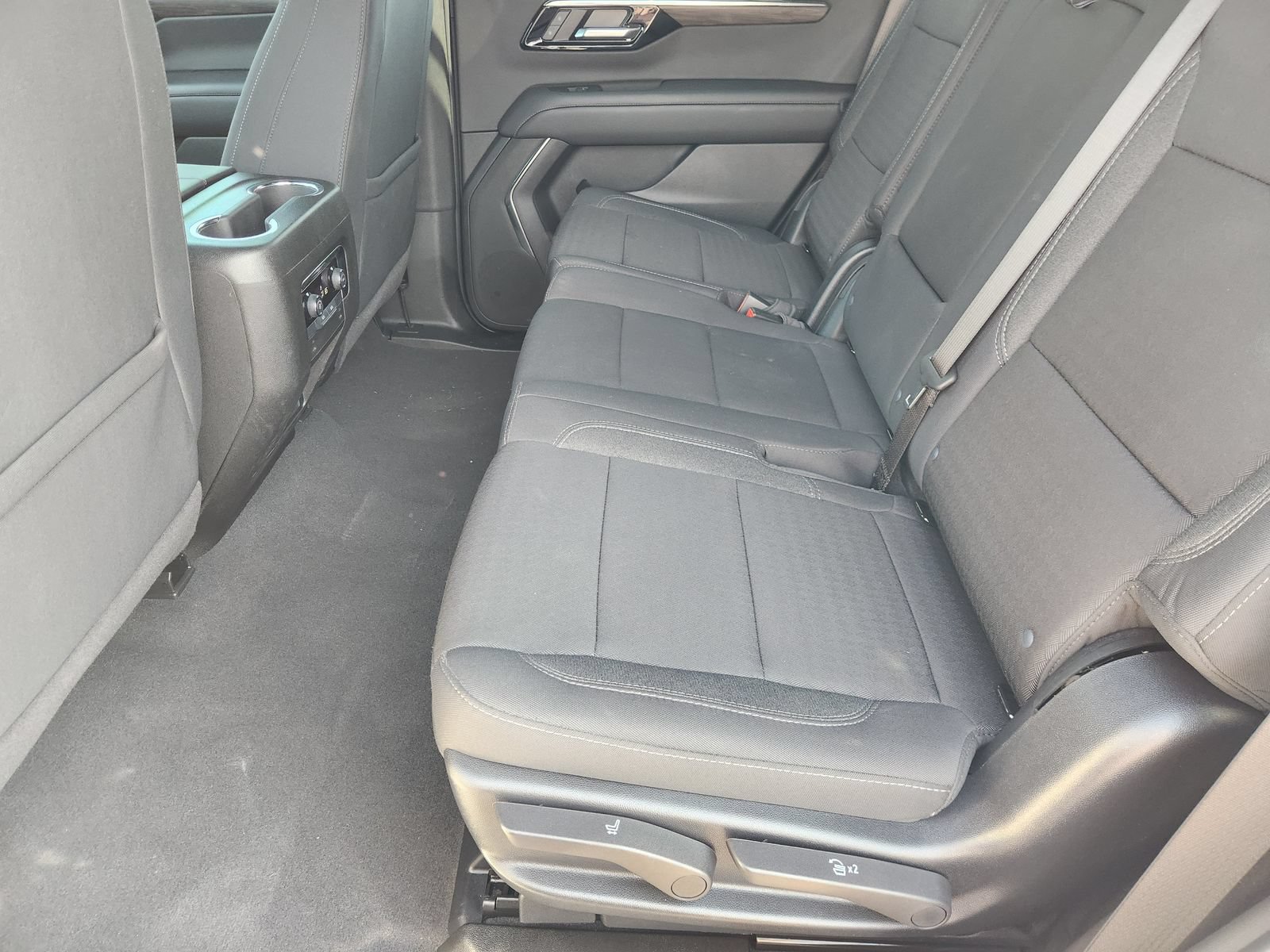 Used 2025 Chevrolet Tahoe LS RWD image 32