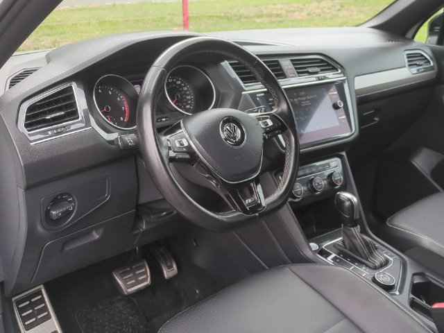 Used 2021 Volkswagen Tiguan SE AWD/4WD image 29