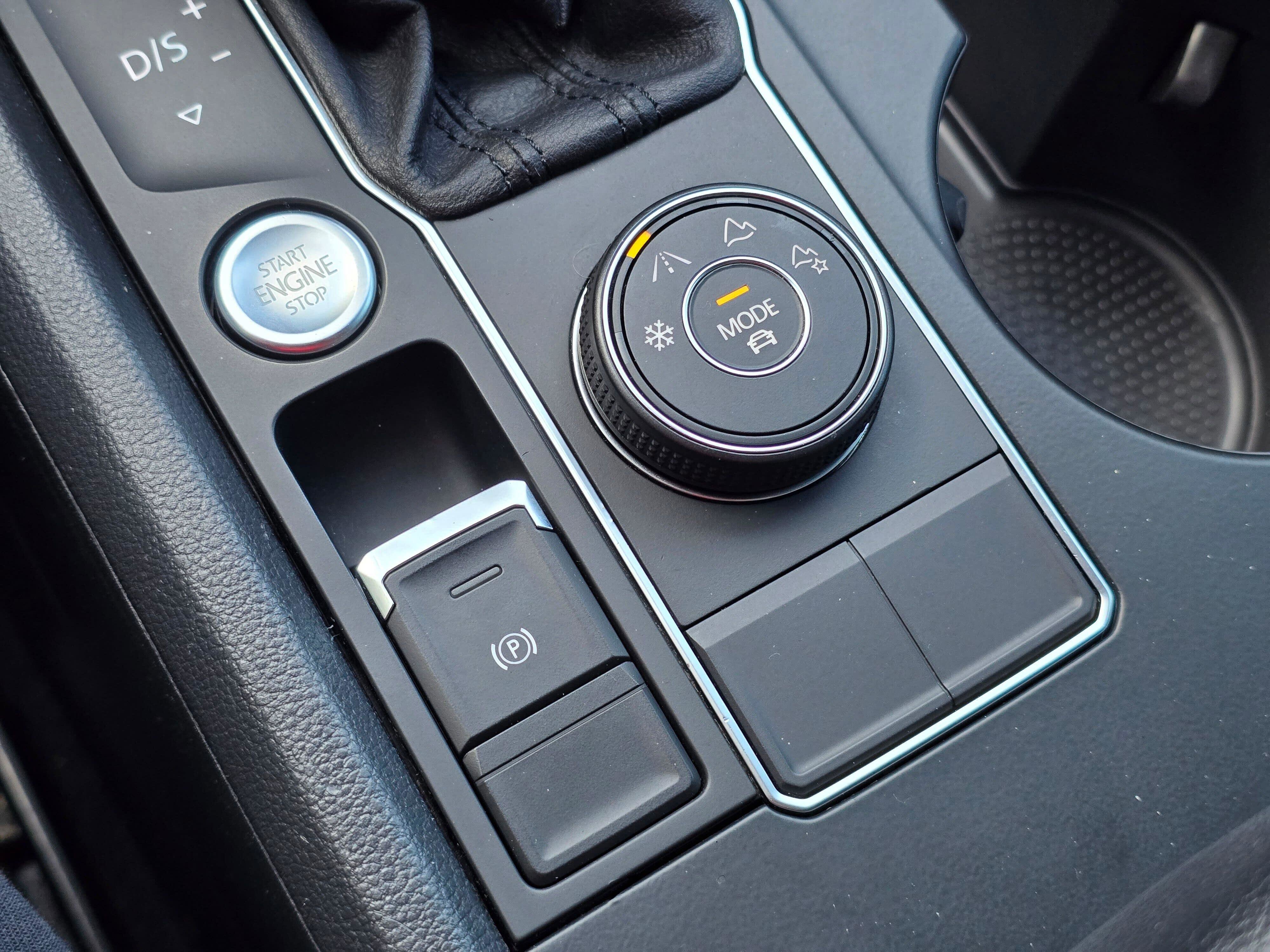 Used 2018 Volkswagen Atlas SE image 33