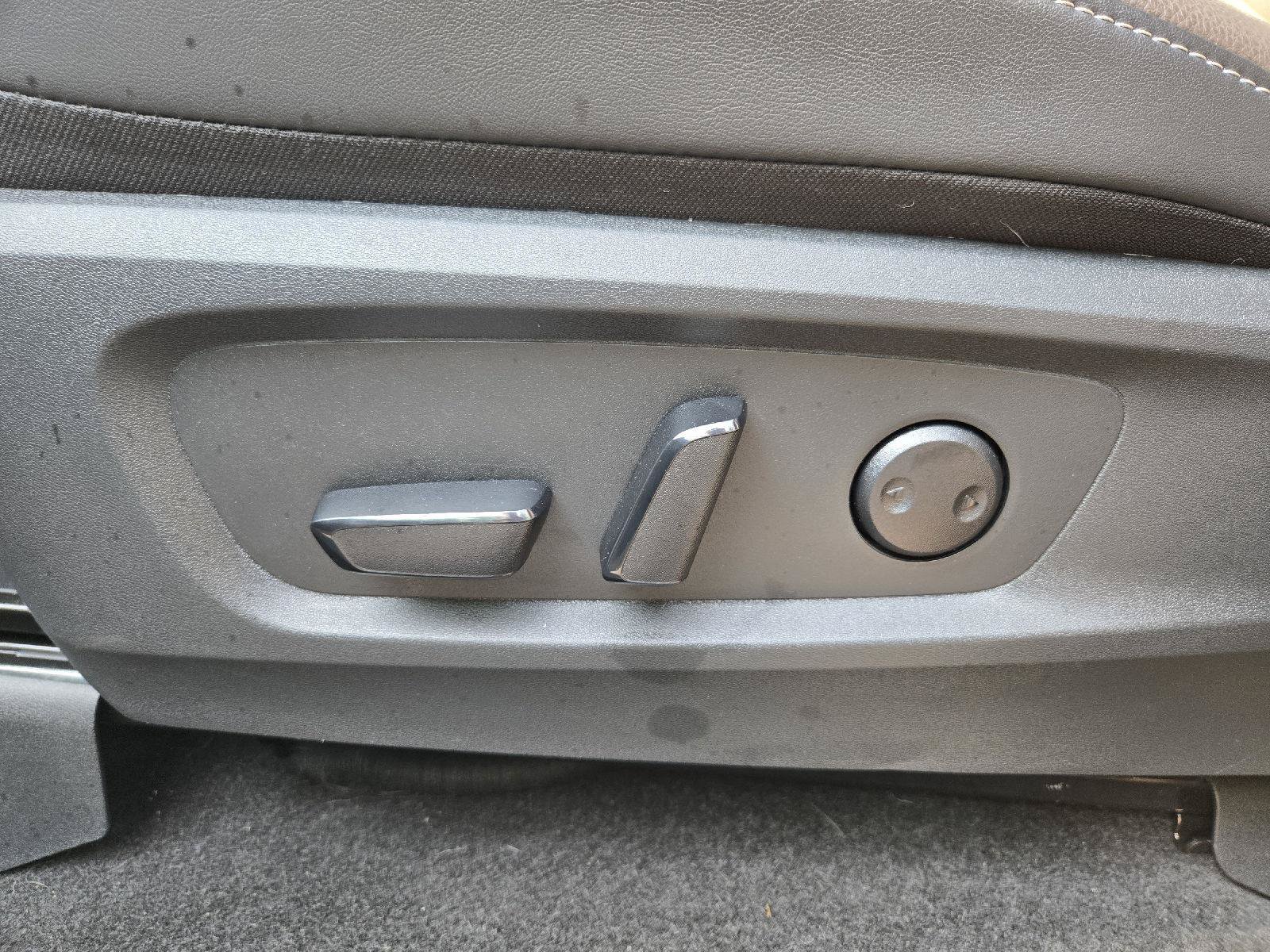 Used 2025 Nissan Pathfinder Platinum AWD/4WD image 14