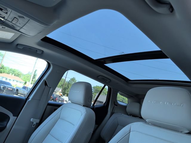 Used 2023 GMC Terrain Denali AWD/4WD image 4