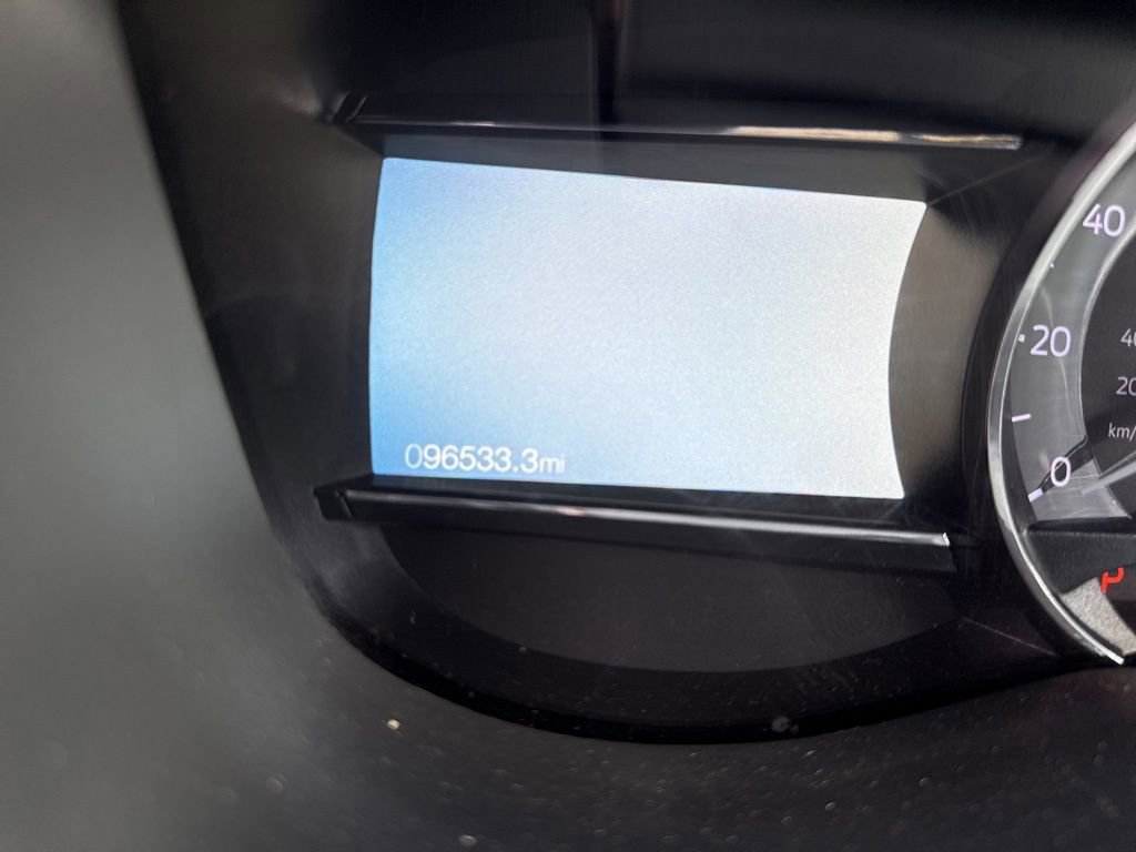 Used 2018 Ford Explorer XLT w/ Equipment Group 202A image 5