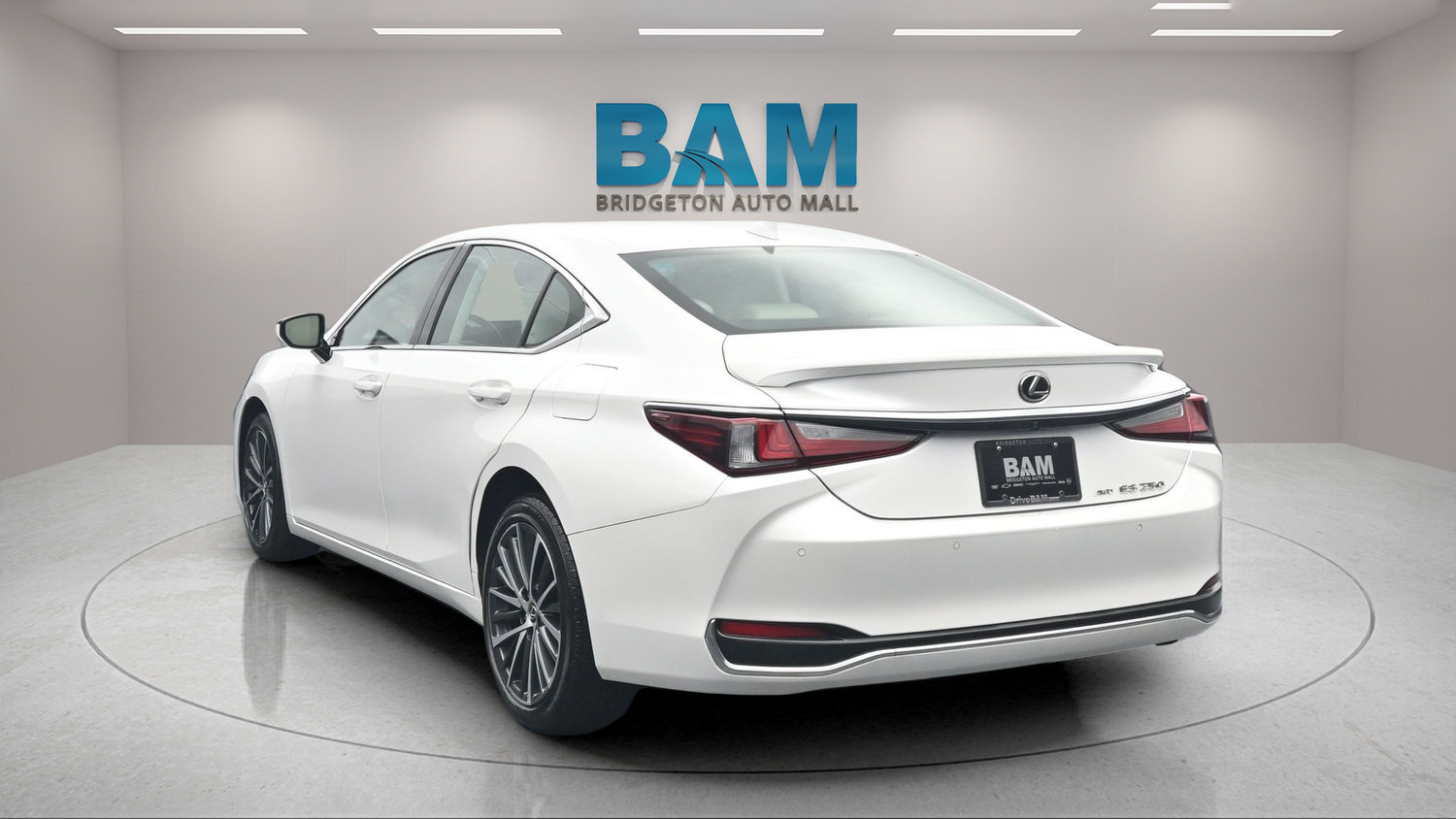 Used 2023 Lexus ES 250 w/ Premium Package AWD/4WD image 3