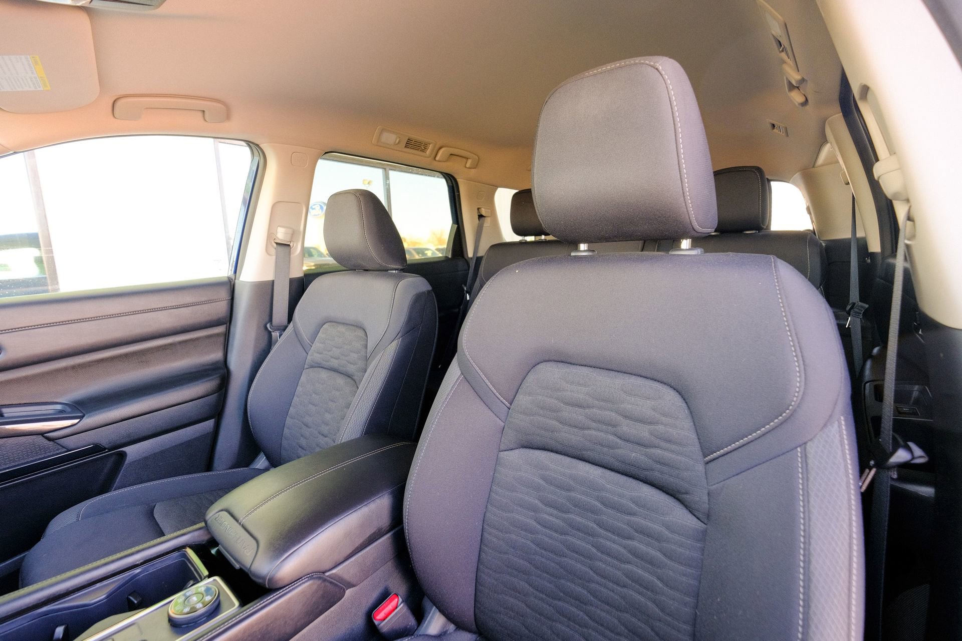 Used 2025 Nissan Pathfinder SV image 26