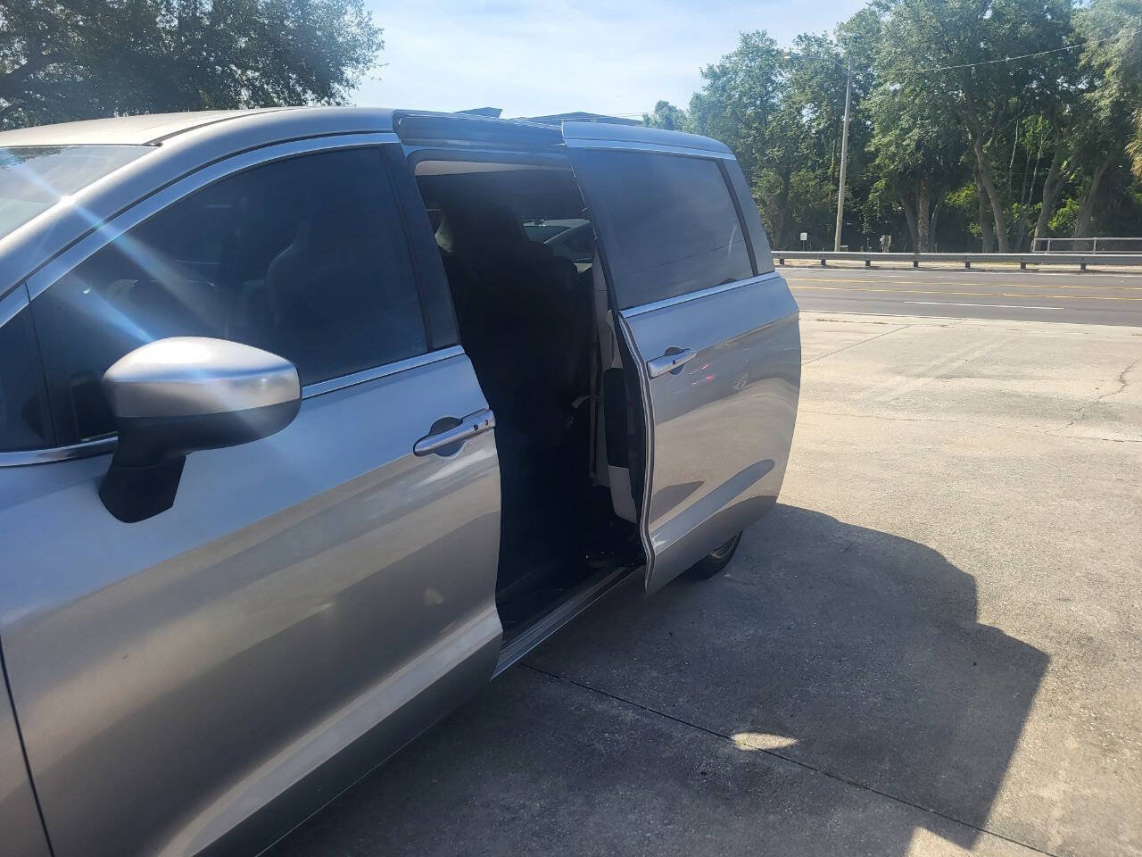 Used 2017 Chrysler Pacifica Touring w/ Tire & Wheel Group FWD image 66