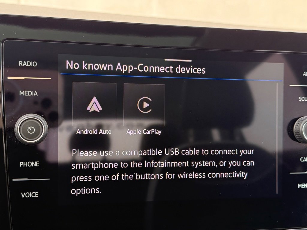 Used 2025 Volkswagen Taos SE image 10