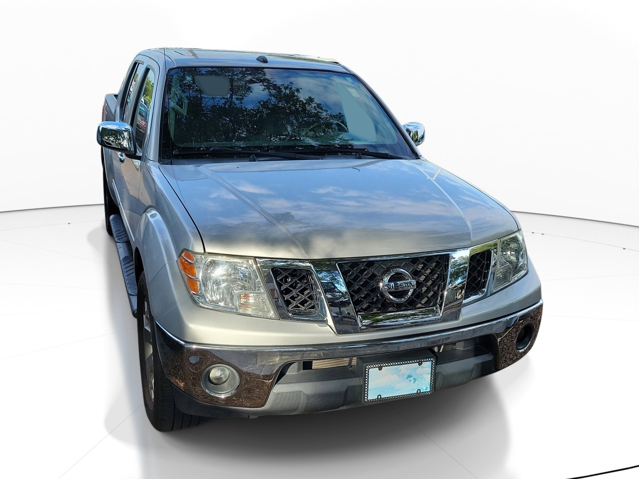 Used 2019 Nissan Frontier SL RWD image 1