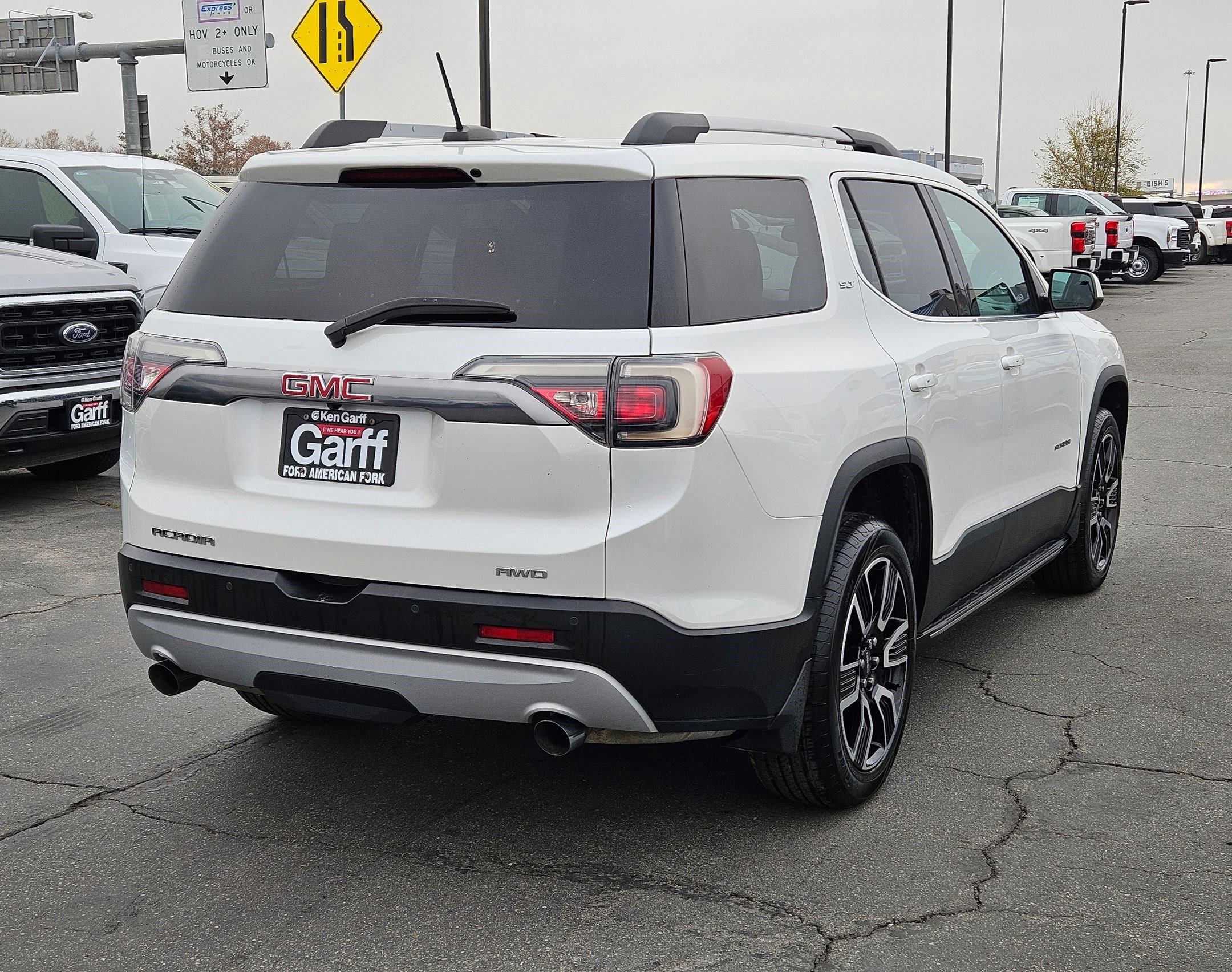 Used 2019 GMC Acadia SLT image 3