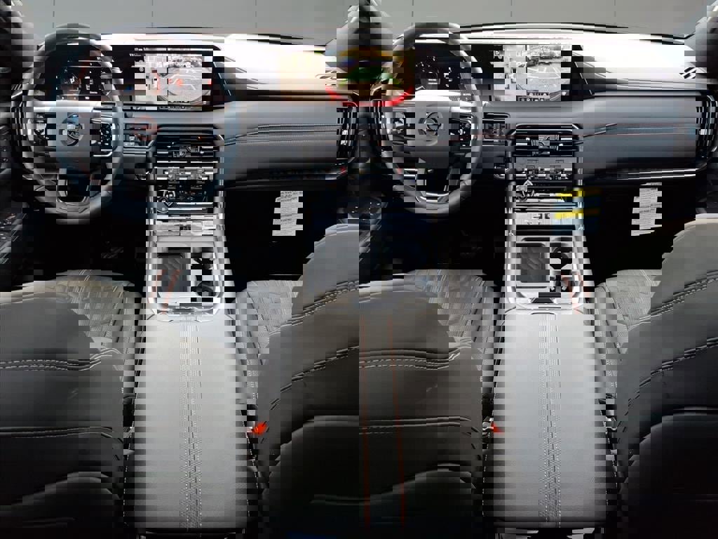 Used 2025 Nissan Armada PRO-4X w/ Pro-4X Premium Package image 10