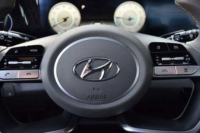 Used 2023 Hyundai Elantra SEL w/ Convenience Package image 18