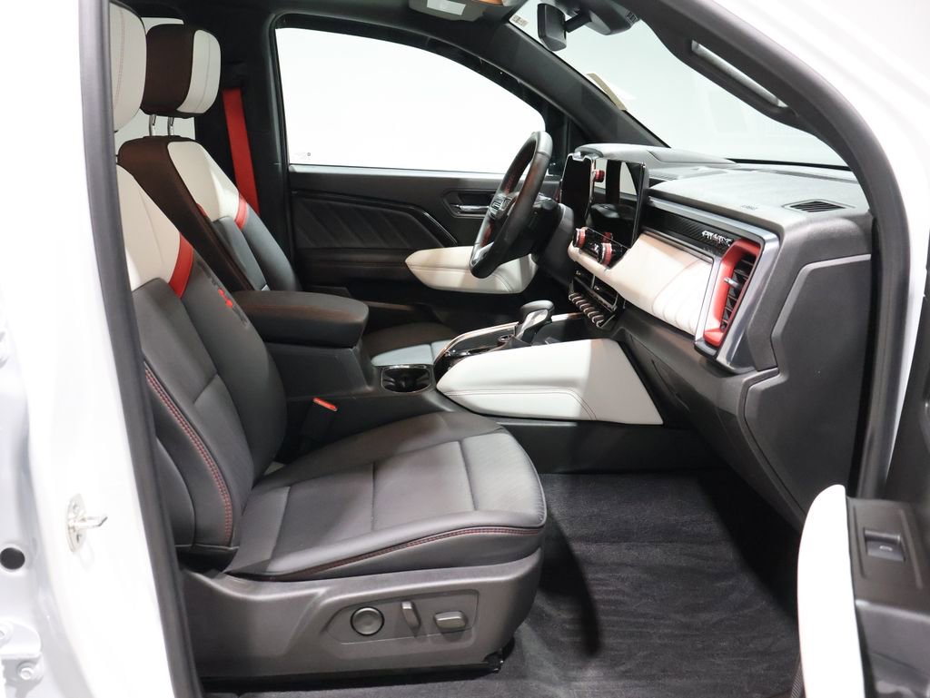 Used 2025 GMC Canyon AT4 w/ AT4X Package image 25