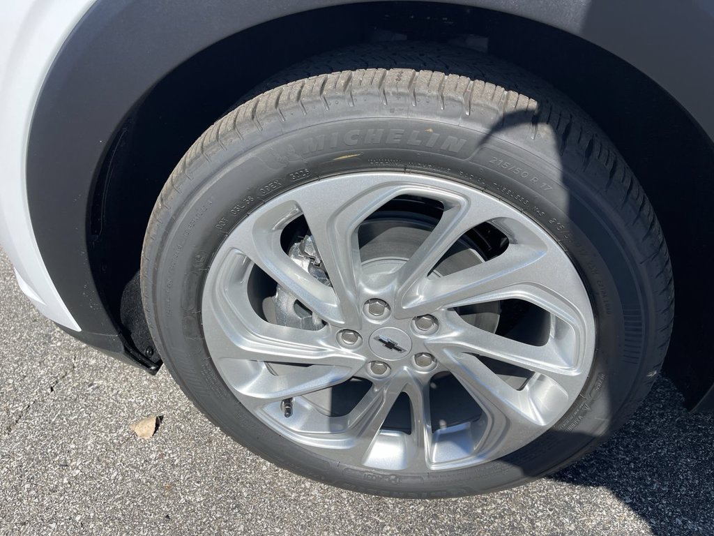 New 2027 Chevrolet Bolt LT FWD image 10