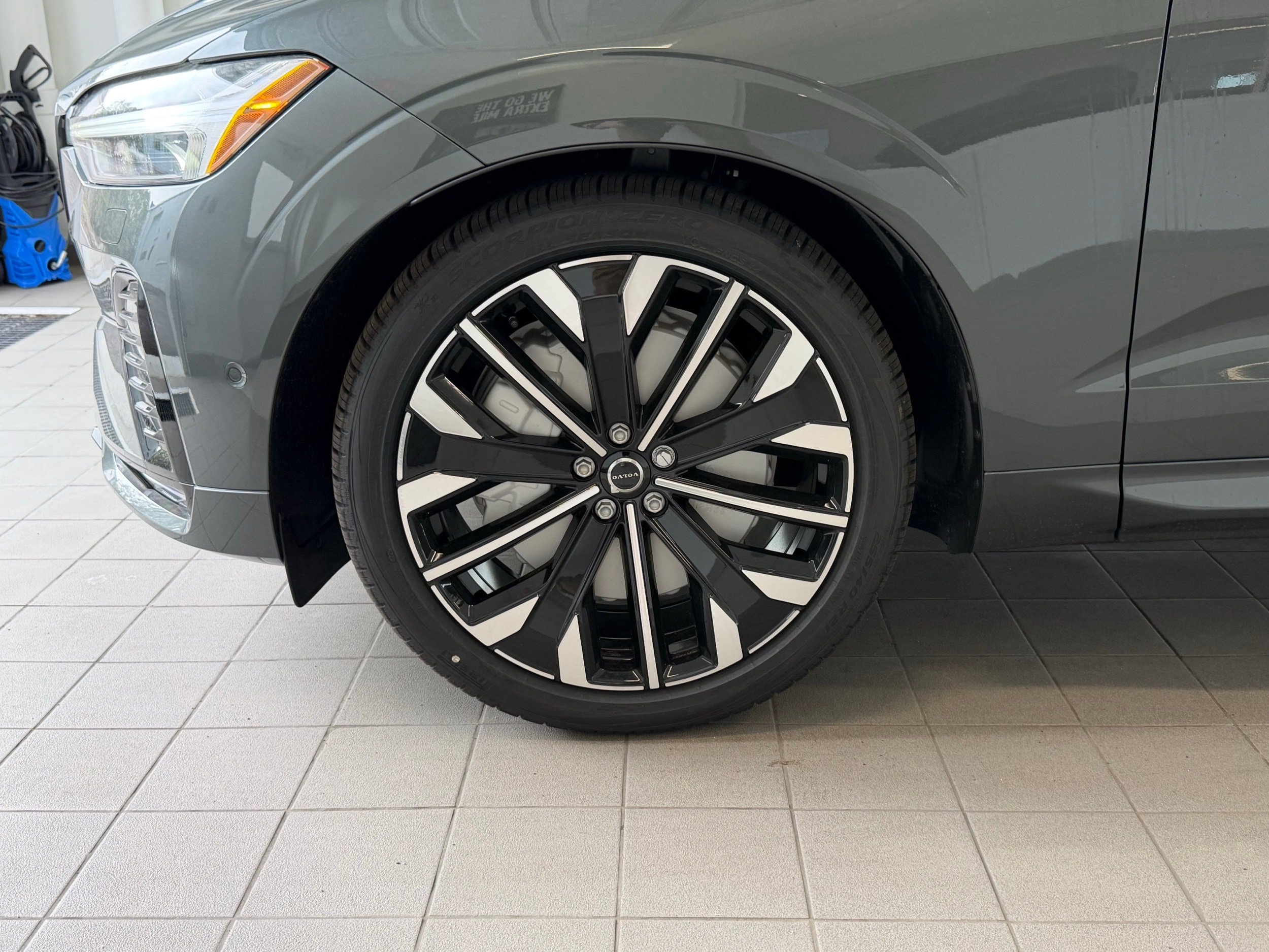 New 2026 Volvo XC60 B5 Ultra w/ Protection Package Premier AWD/4WD image 9