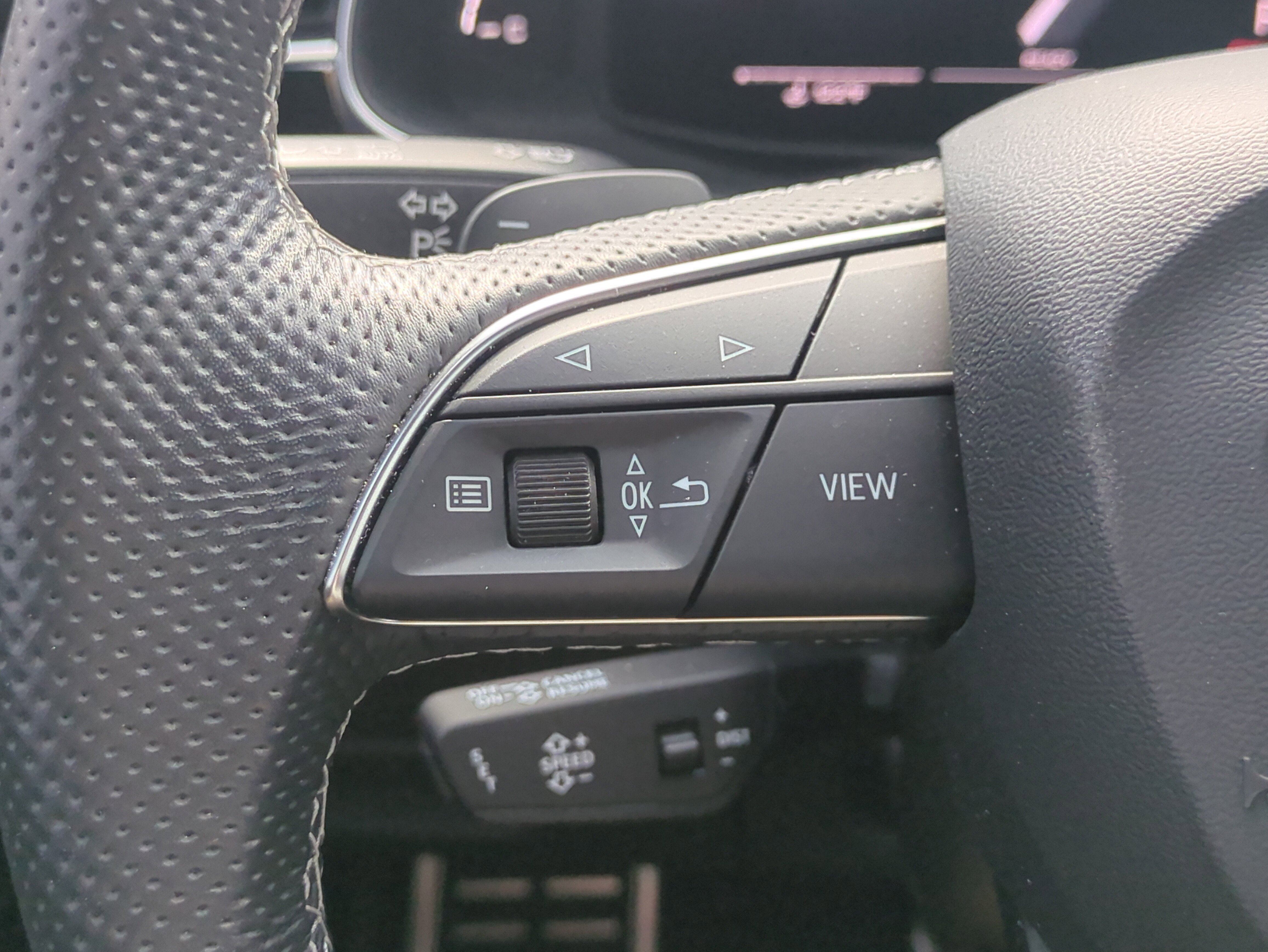 Used 2025 Audi SQ7 Premium Plus w/ Executive Package image 27