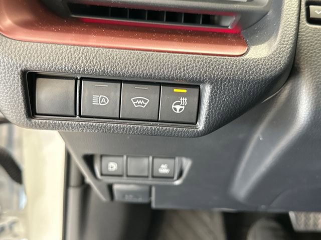 Used 2025 Toyota Prius Plug-In Hybrid image 17