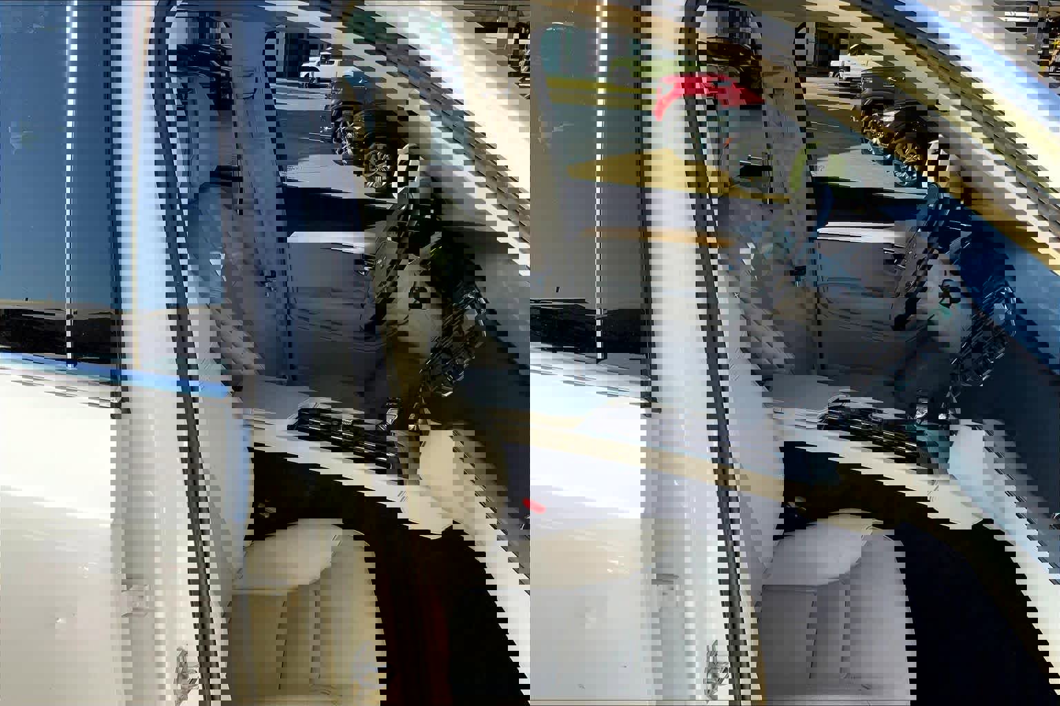 Used 2017 Volvo XC90 T5 Momentum w/ Vision Package image 9