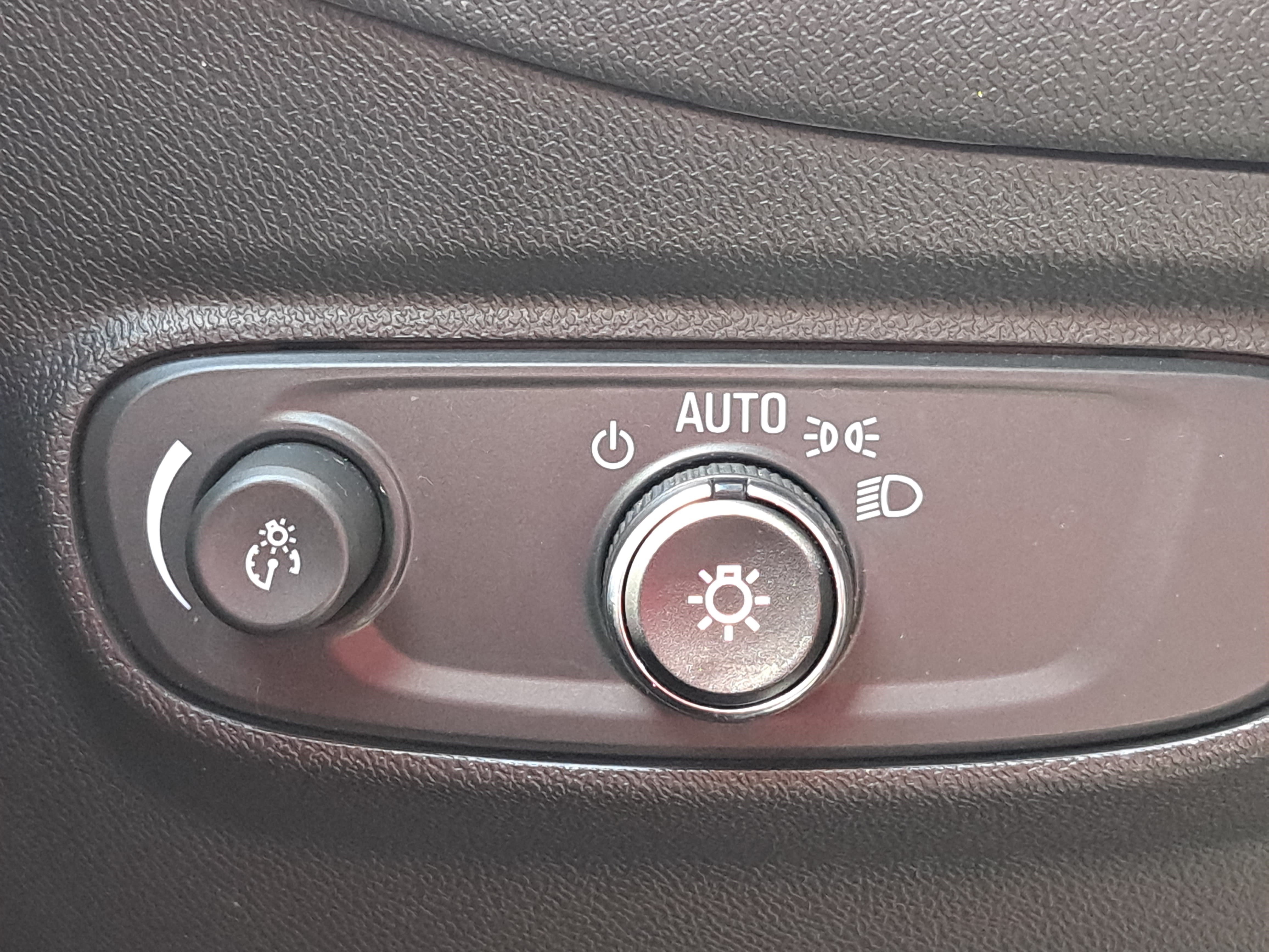 Used 2023 Chevrolet Equinox LS FWD image 23