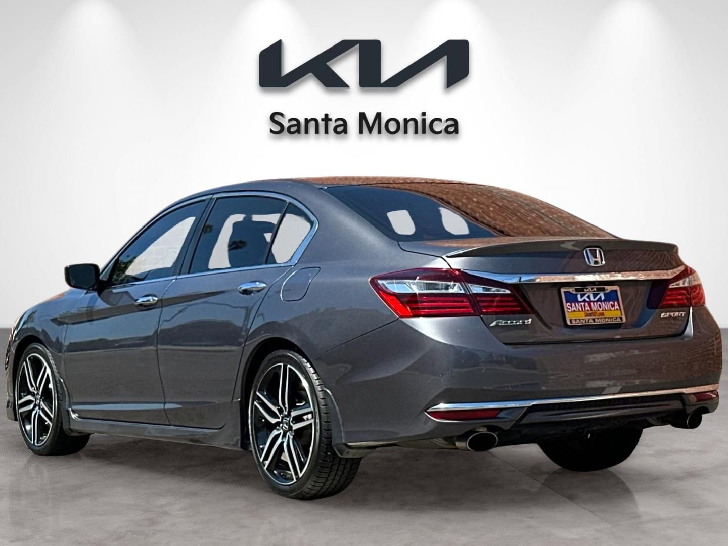 Used 2017 Honda Accord Sport image 4