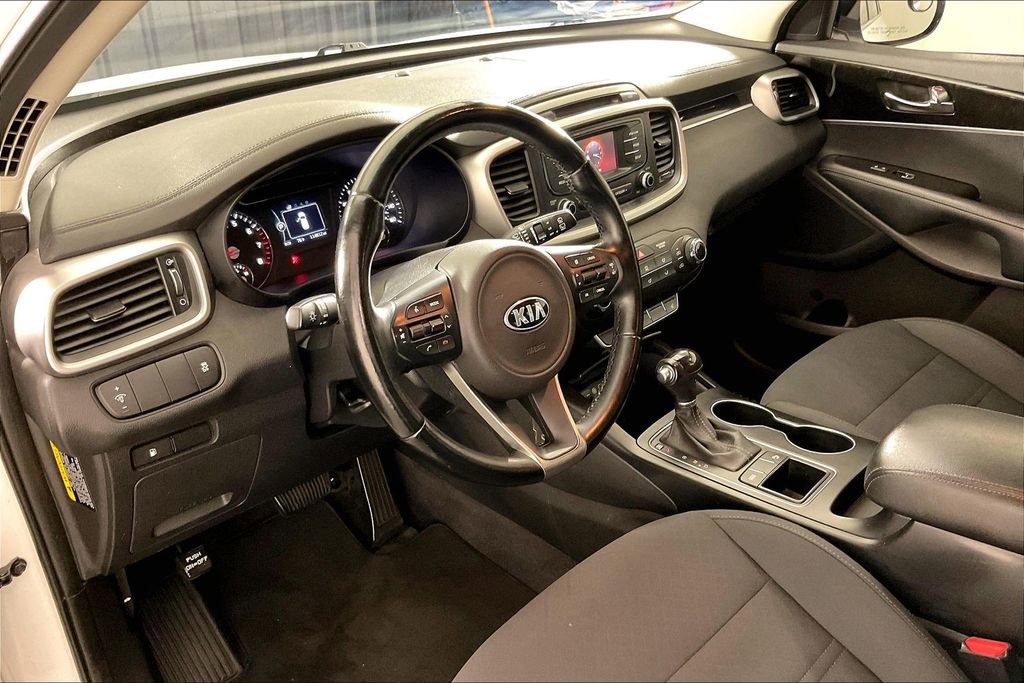 Used 2016 Kia Sorento FWD w/ LX Convenience Package image 17