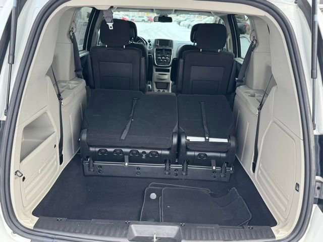 Used 2019 Dodge Grand Caravan SE w/ UConnect Hands-Free Group image 35