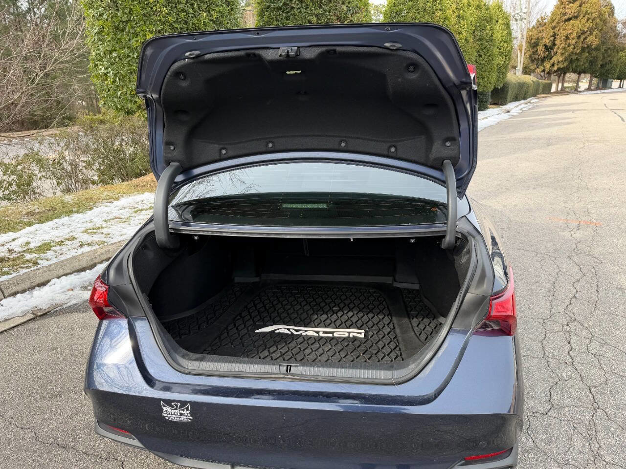 Used 2019 Toyota Avalon Limited image 25