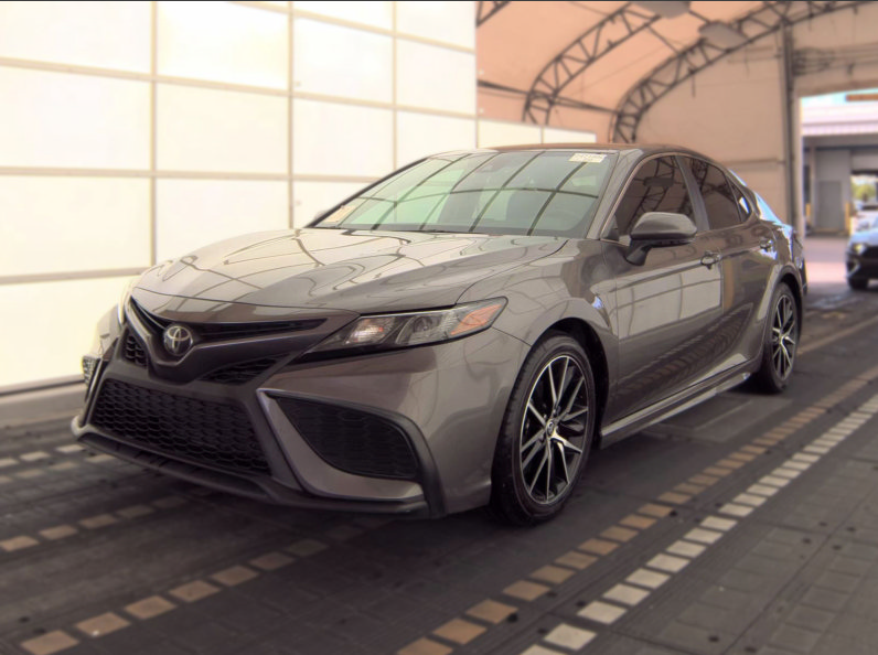 Used 2023 Toyota Camry SE FWD image 1