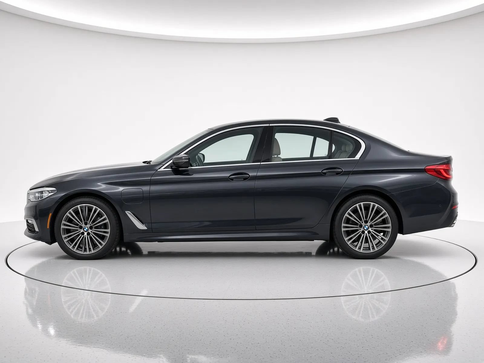 Used 2020 BMW 530e RWD image 4