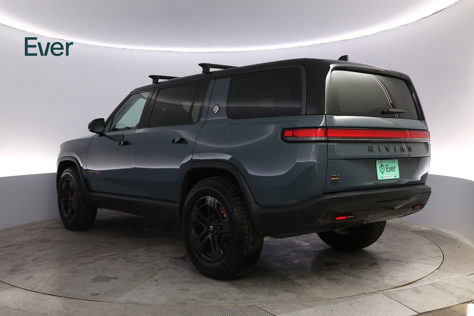 Used 2025 Rivian R1S Premium image 17