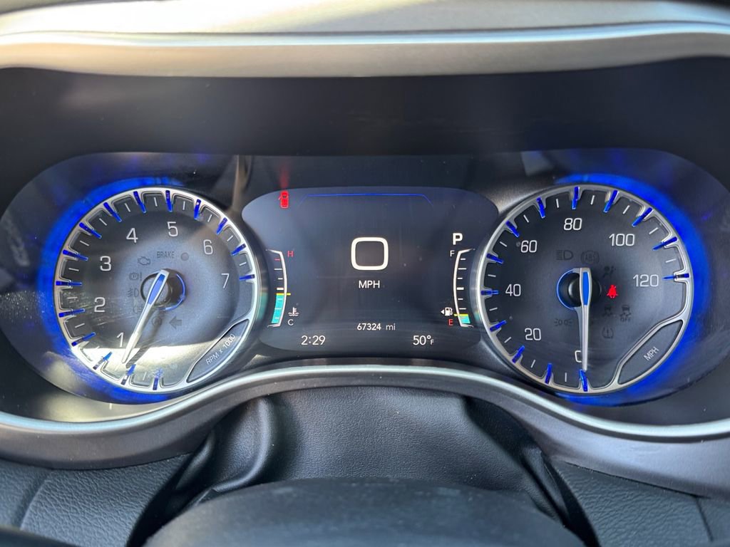 Used 2023 Chrysler Pacifica Touring-L FWD image 29