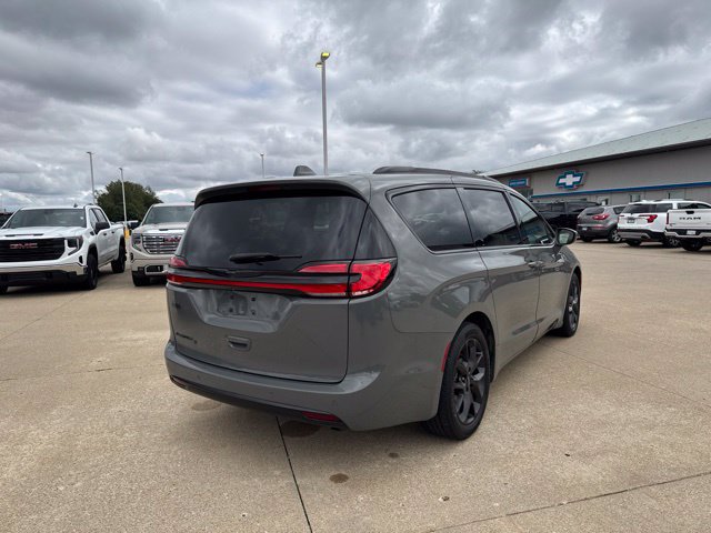 Used 2021 Chrysler Pacifica Touring w/ S Appearance Package FWD image 7