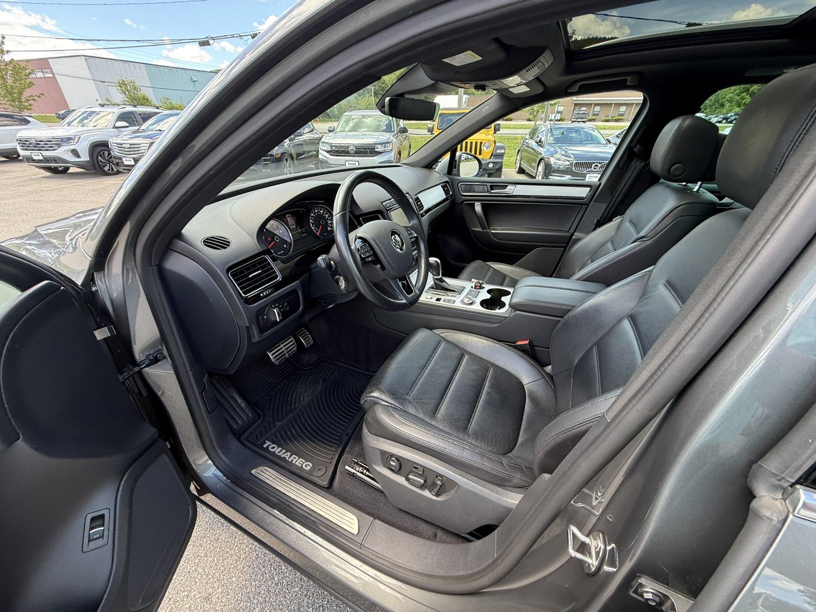 Used 2017 Volkswagen Touareg Wolfsburg Edition AWD/4WD image 10