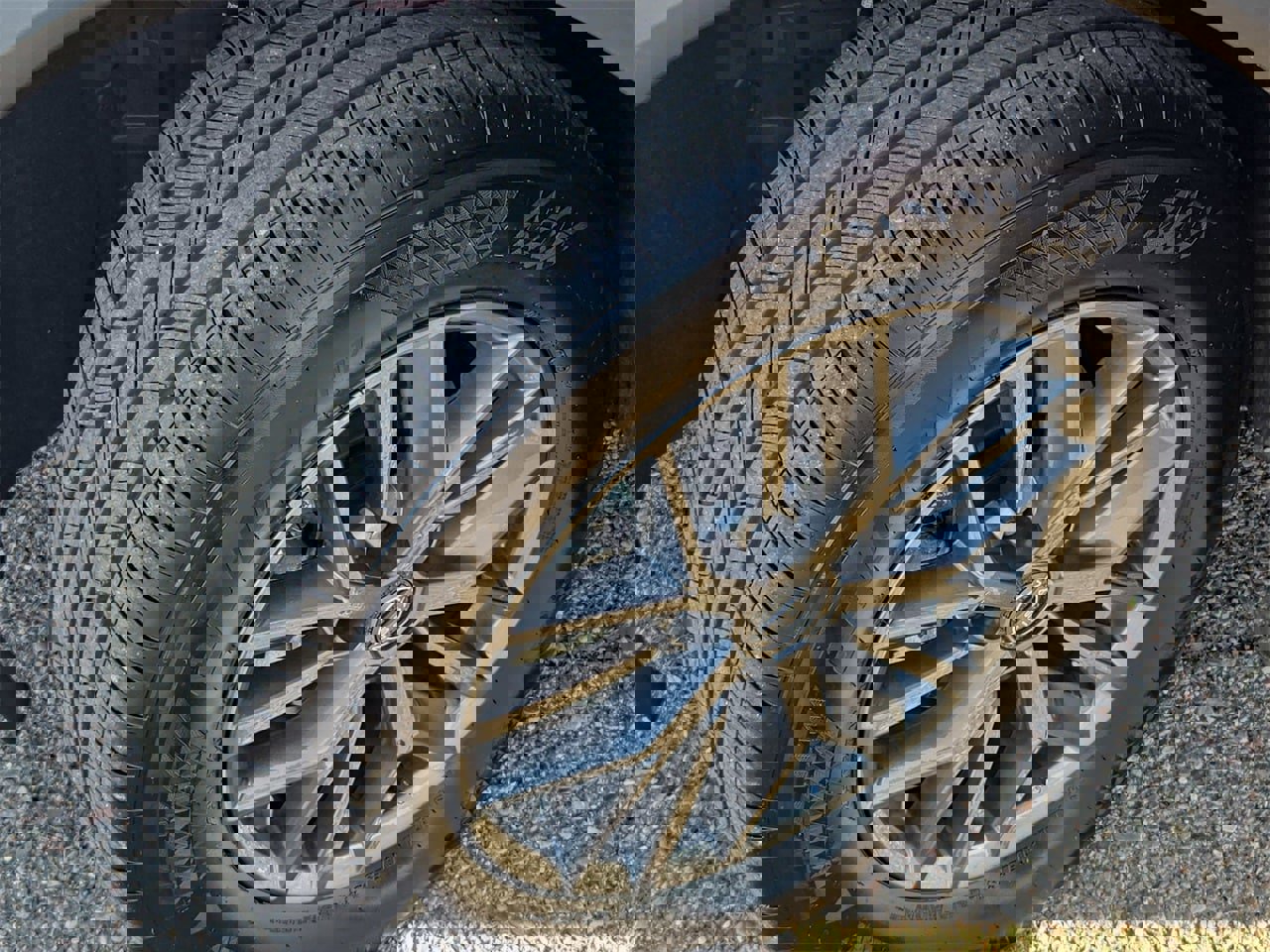 Used 2025 Nissan Rogue S image 31