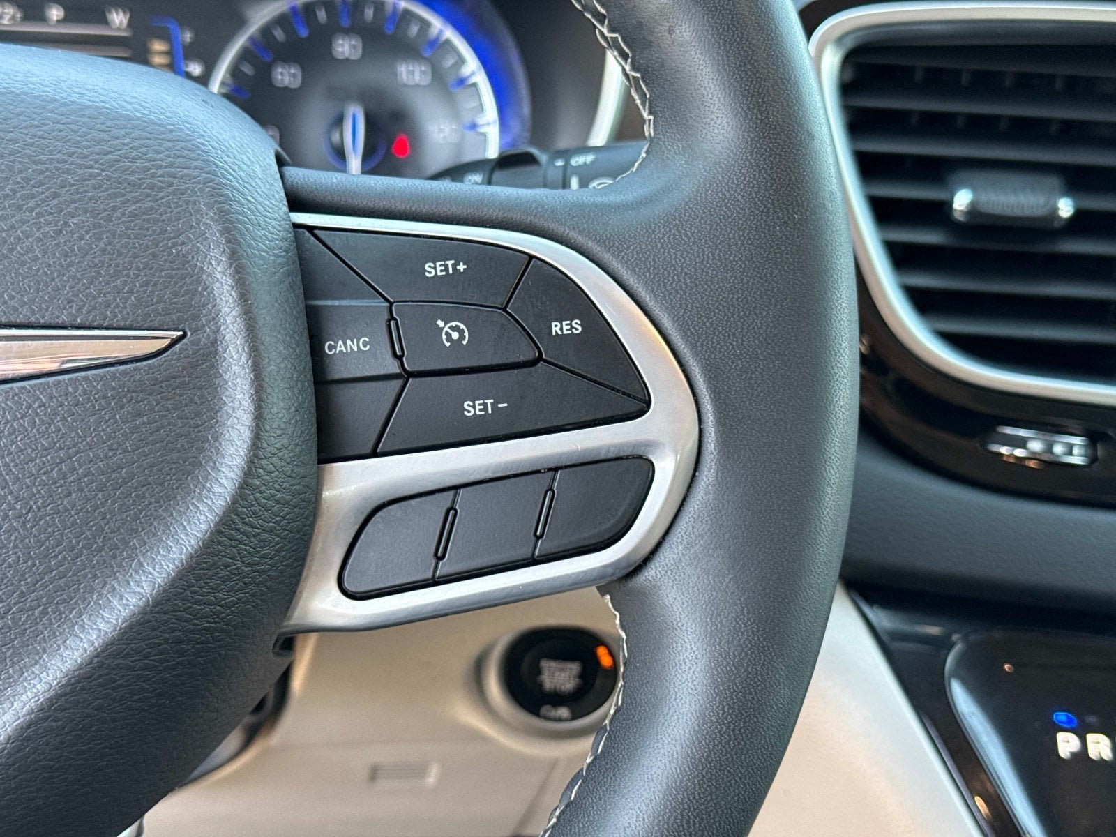 Used 2023 Chrysler Voyager LX FWD image 30