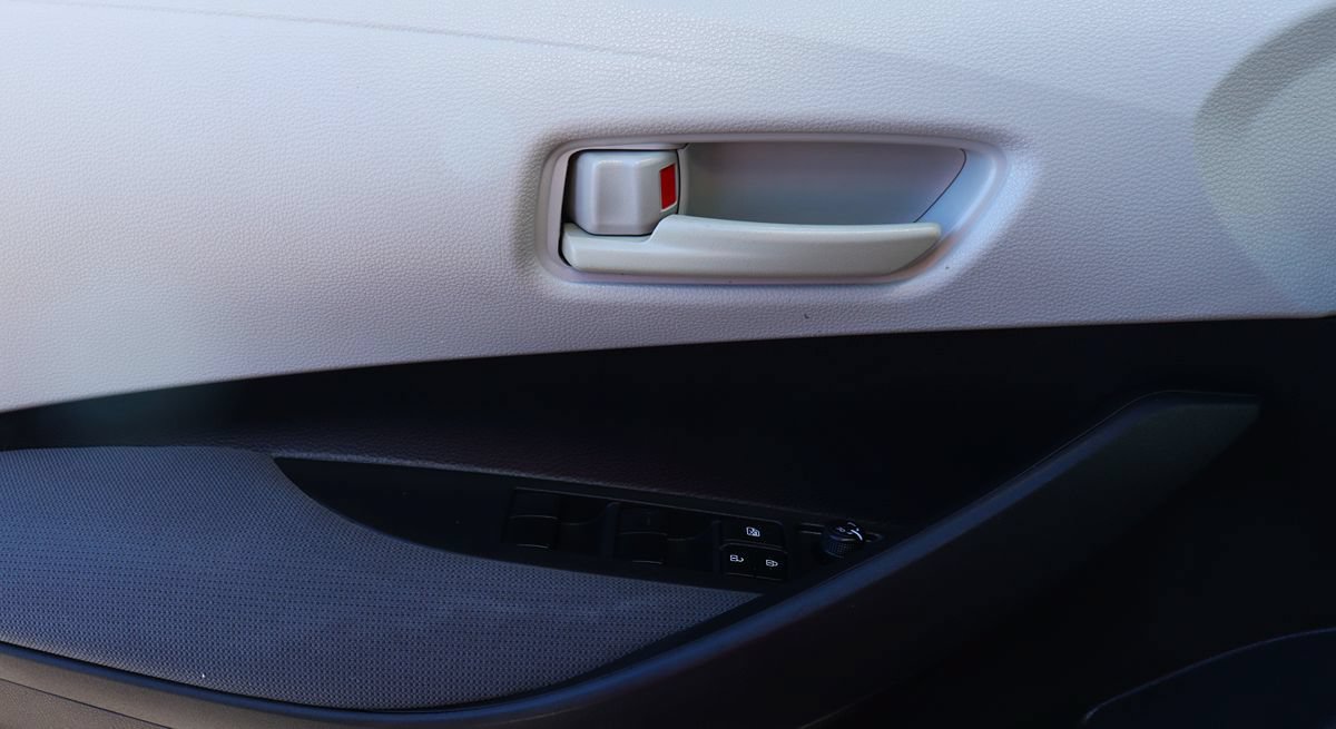 Used 2022 Toyota Corolla LE FWD image 40
