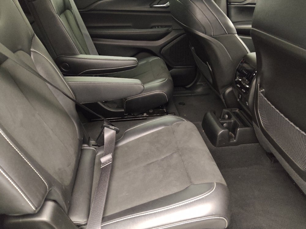 Used 2023 Jeep Grand Cherokee L Laredo image 19