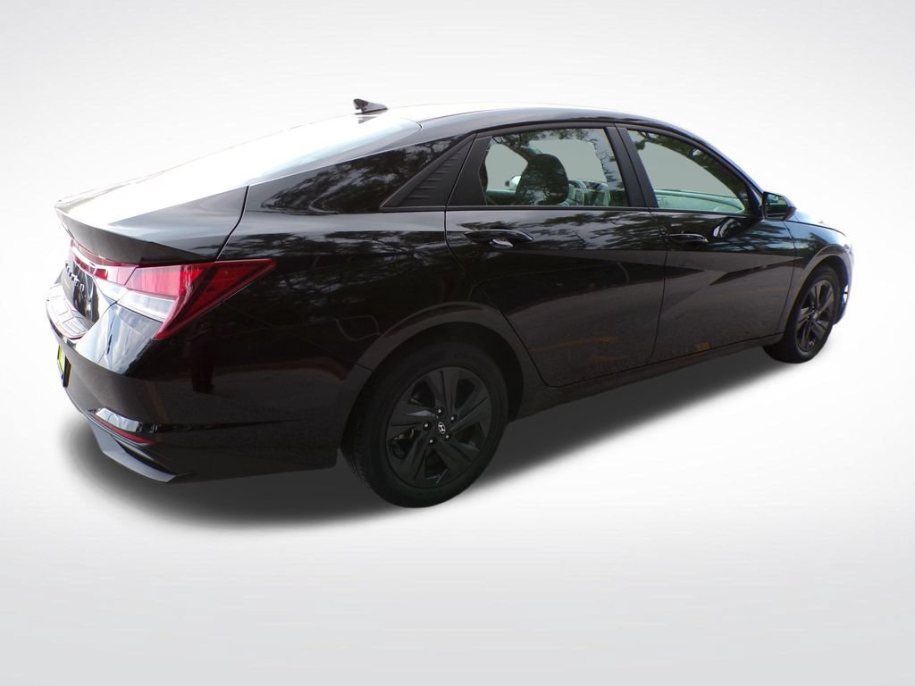 Certified 2022 Hyundai Elantra SEL w/ Convenience Package FWD image 7