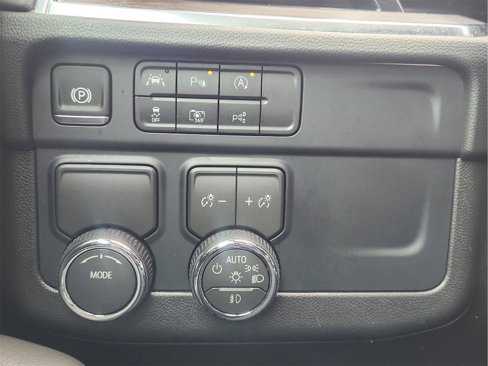 Used 2026 Chevrolet Tahoe LT w/ Comfort Package RWD image 23