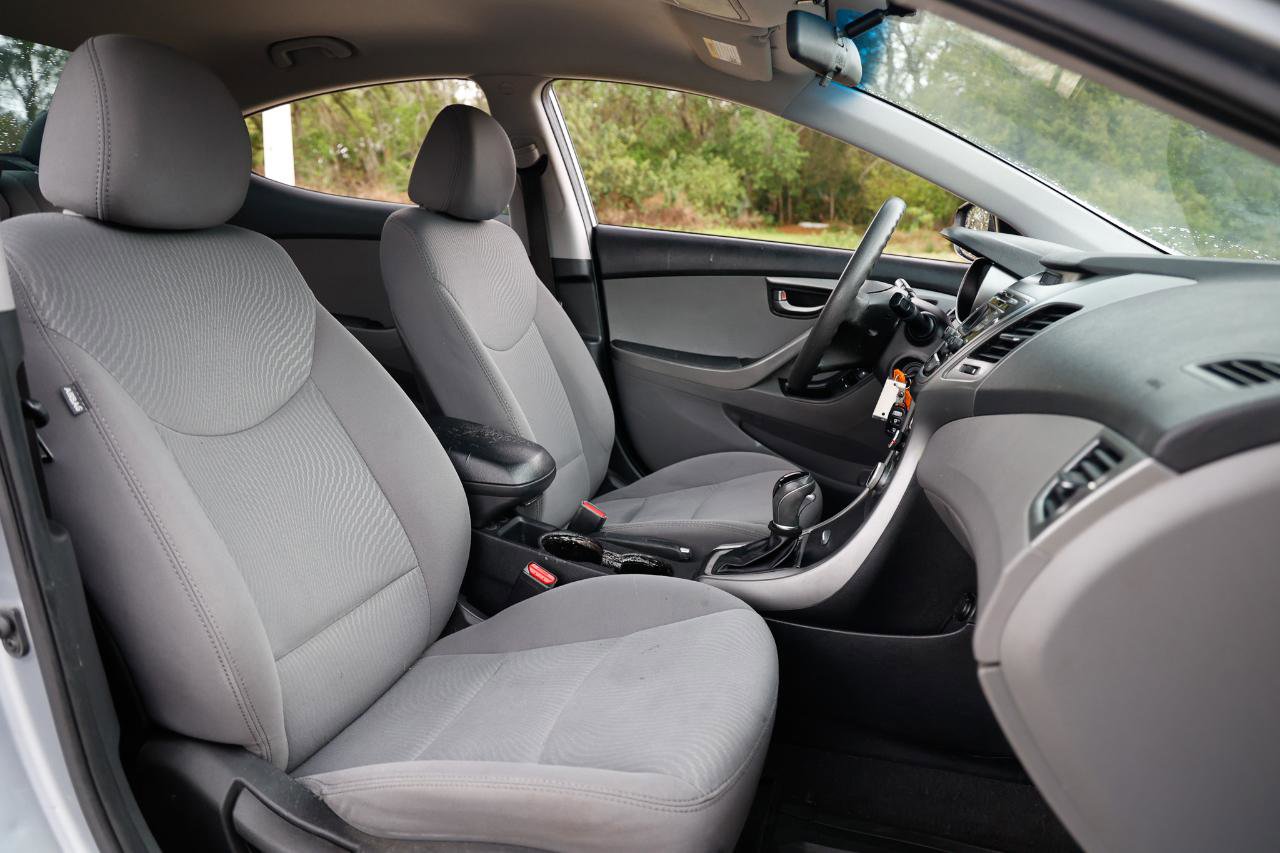 Used 2015 Hyundai Elantra SE image 16