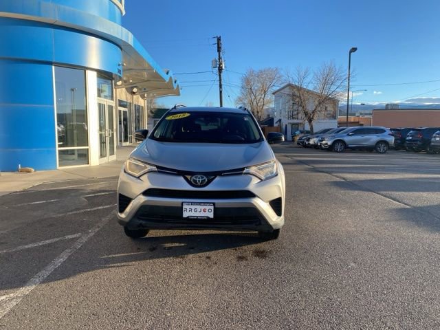 Used 2018 Toyota RAV4 LE image 2